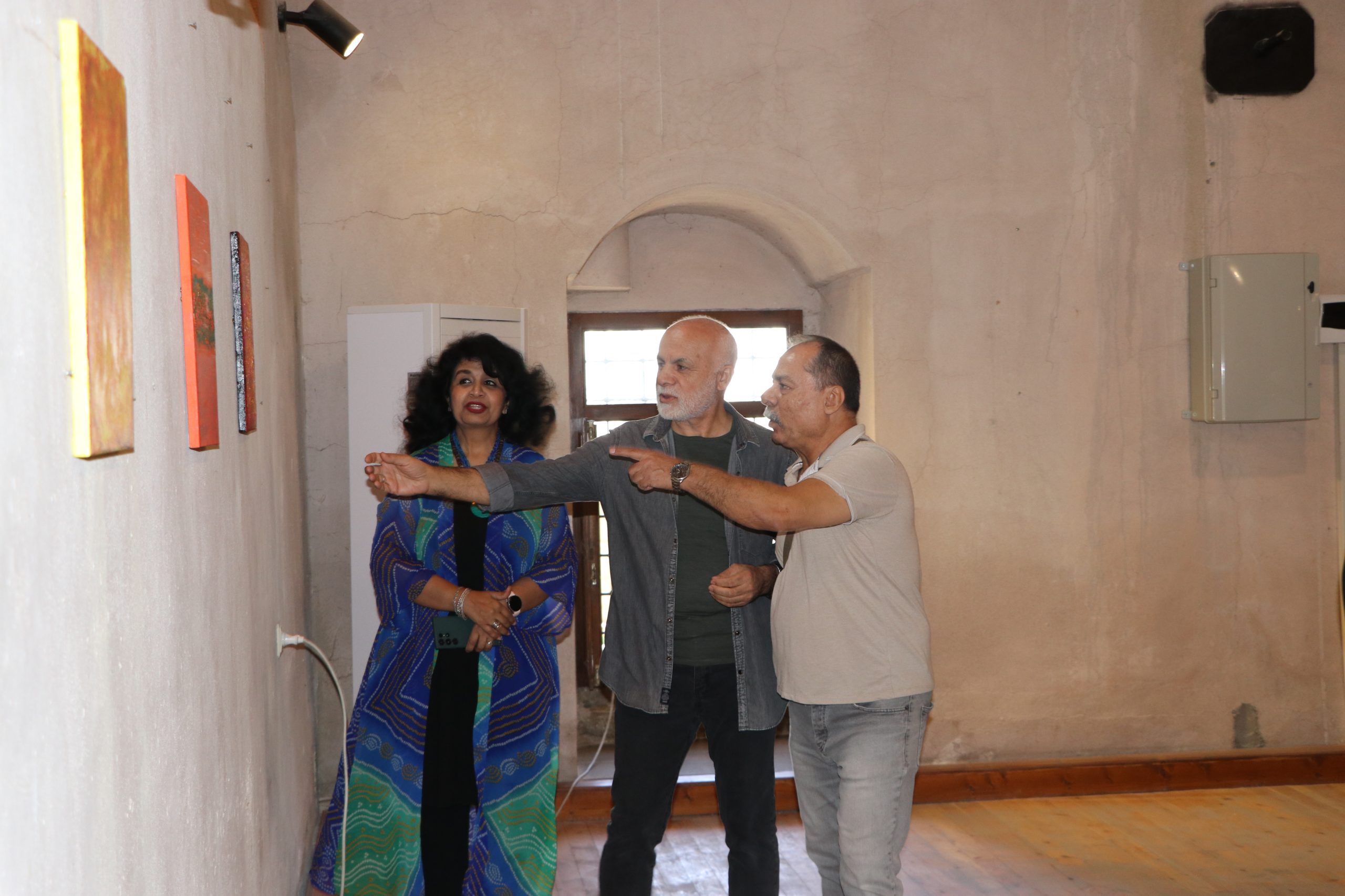NİĞDE (AA) – Hindistanlı ressam Shereen Abraham ile kızı Tia