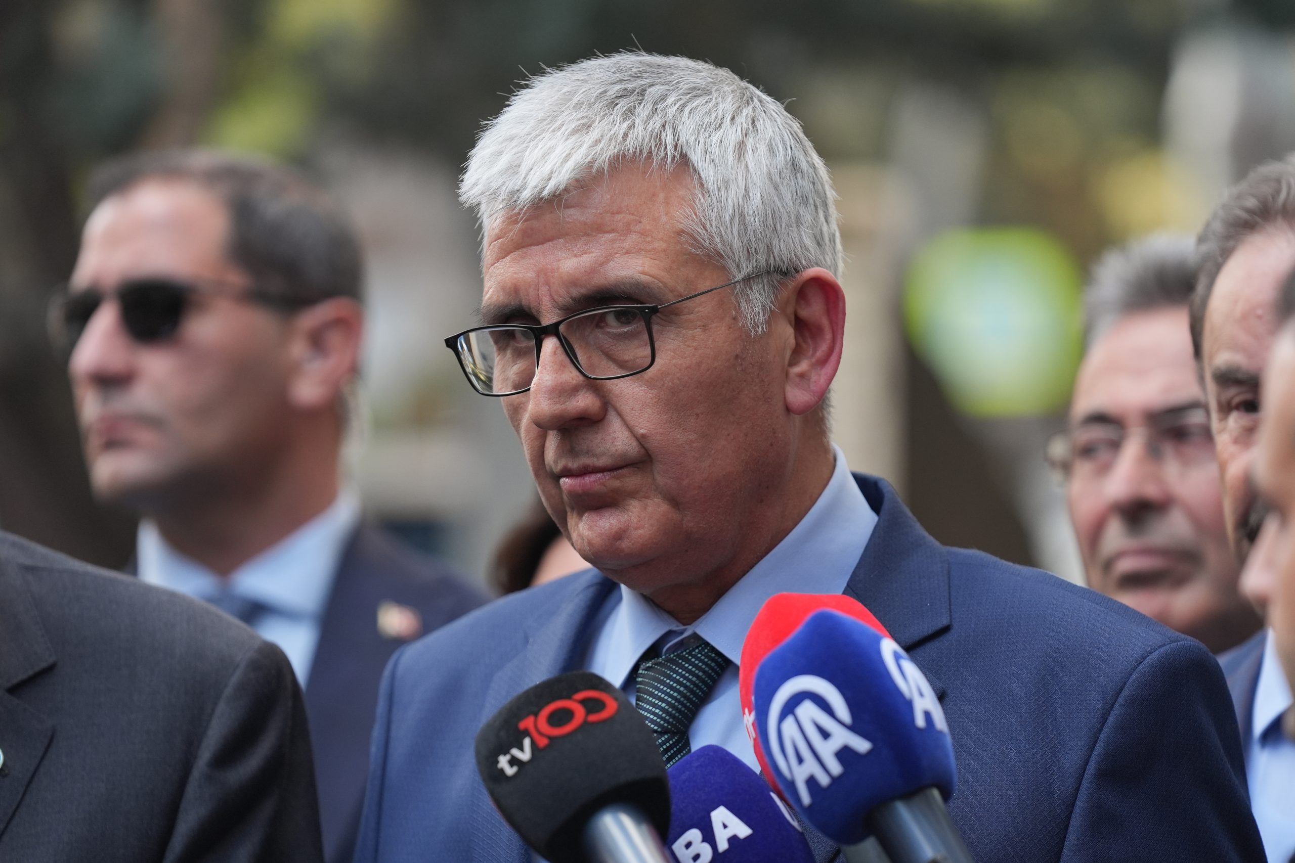 - "Bir belediye başkanını hangi sebeple olursa olsun görevden alıyorsanız