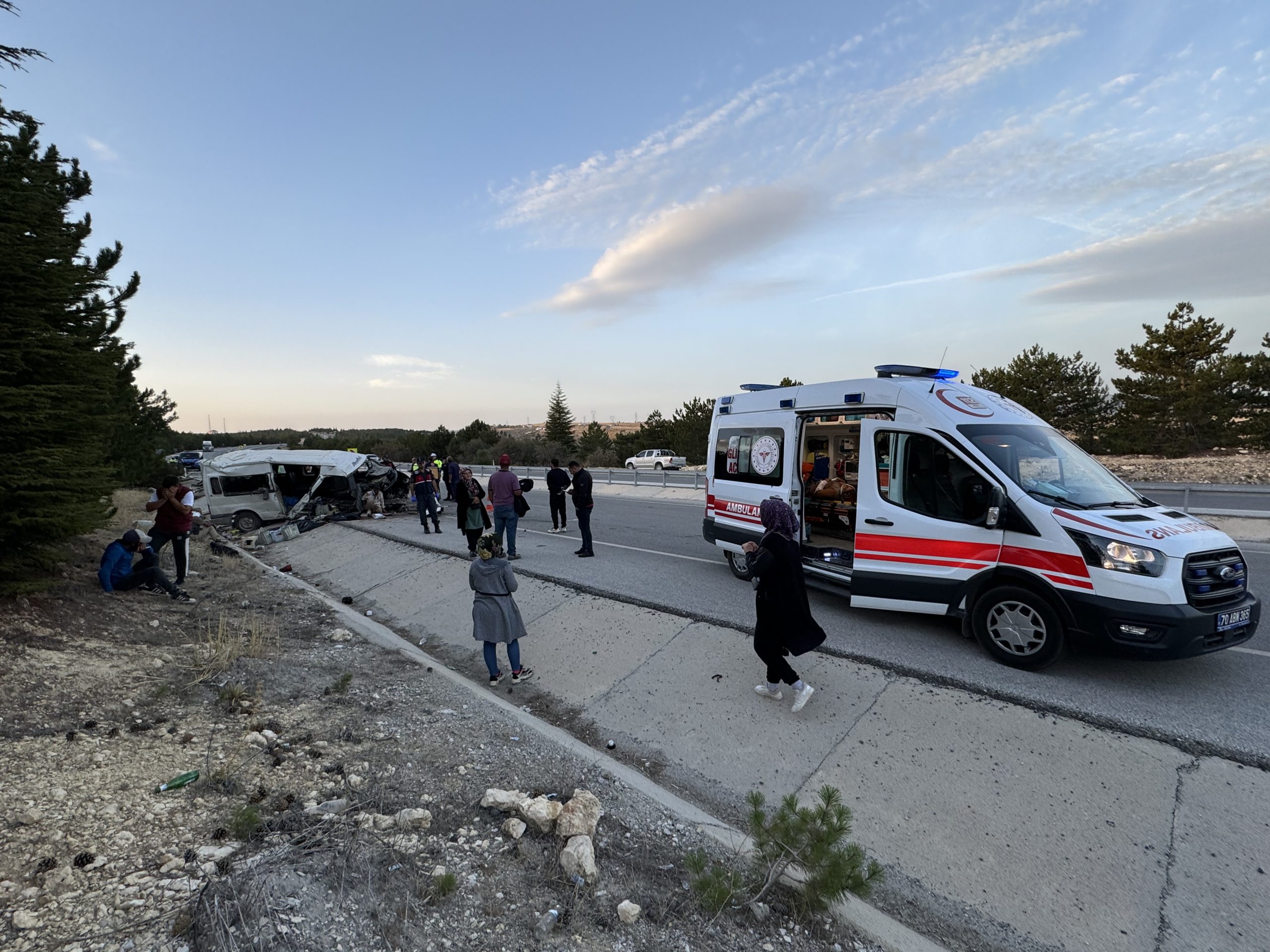 KARAMAN (AA) – Karaman'da tarım işçilerini taşıyan servisin devrilmesi sonucu