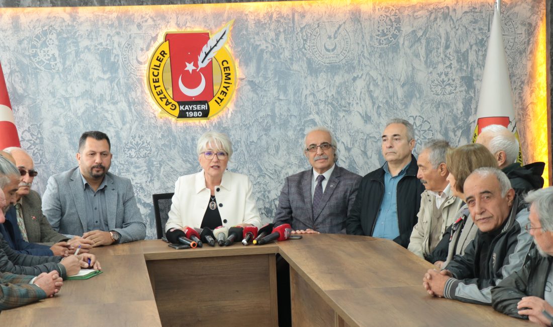 KAYSERİ (AA) – Kayseri'de Cumhuriyet'in 101'inci yılı etkinliklerinde halk yürüyüşü