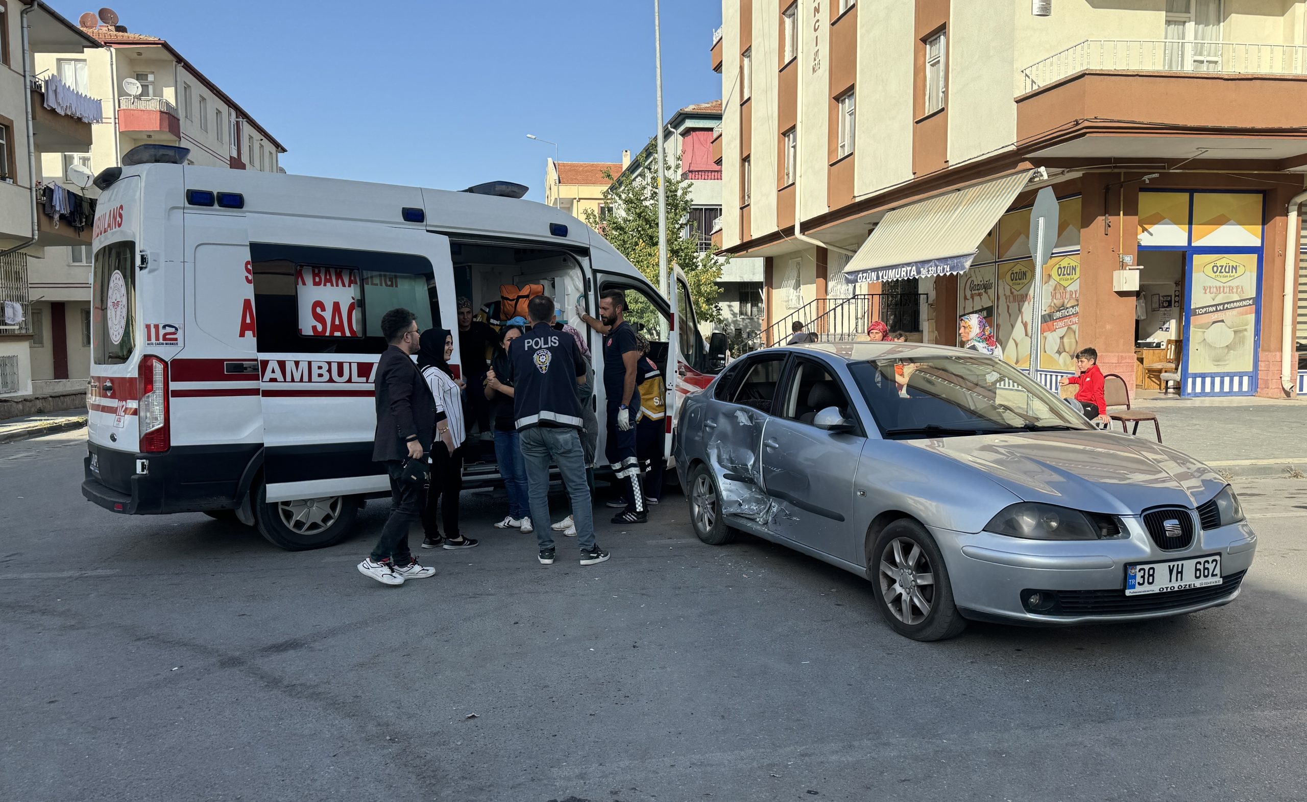 KAYSERİ (AA) – Kayseri'de otomobil ile minibüsün çarpıştığı trafik kazasında