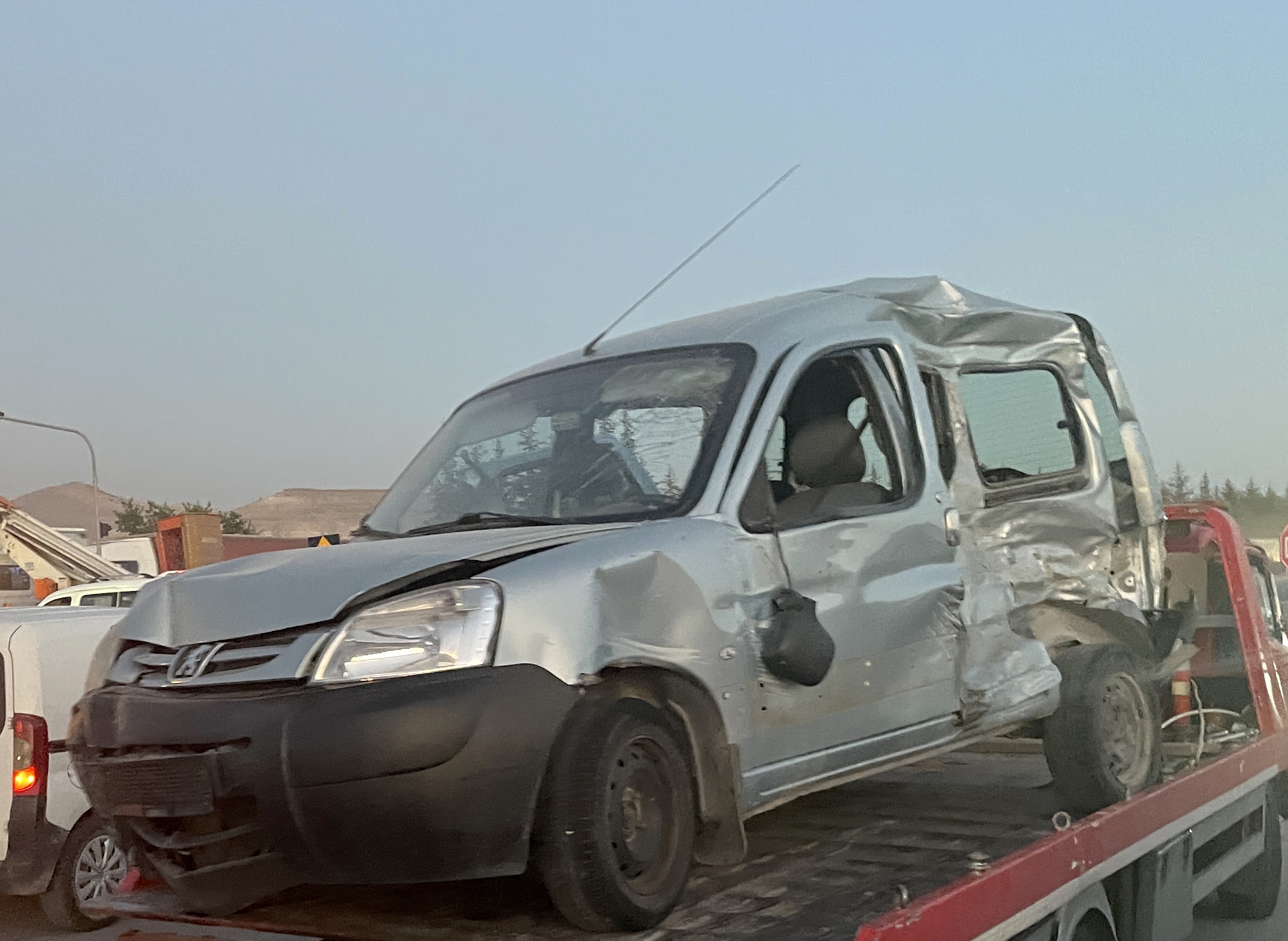 KAYSERİ (AA) – Kayseri'de kamyon ile çarpışan hafif ticari araçta