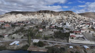 KAYSERİ (AA) – MURAT ASİL – Pericabacaları, termal kaynakları ve