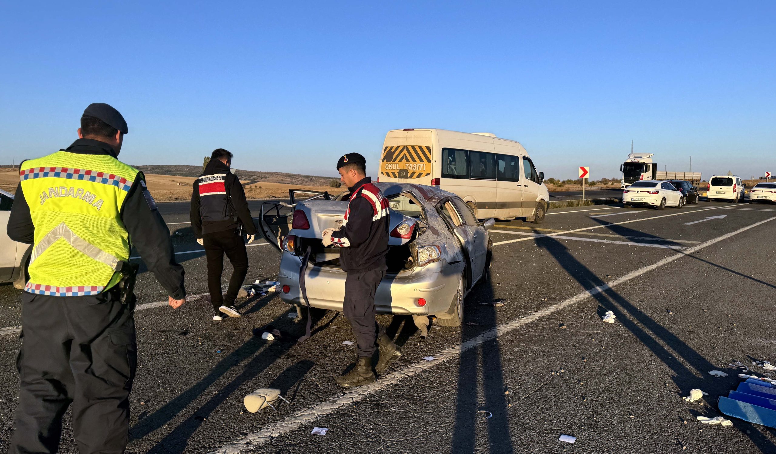 KIRIKKALE (AA) – Kırıkkale'nin Delice ilçesinde devrilen otomobildeki anne ve