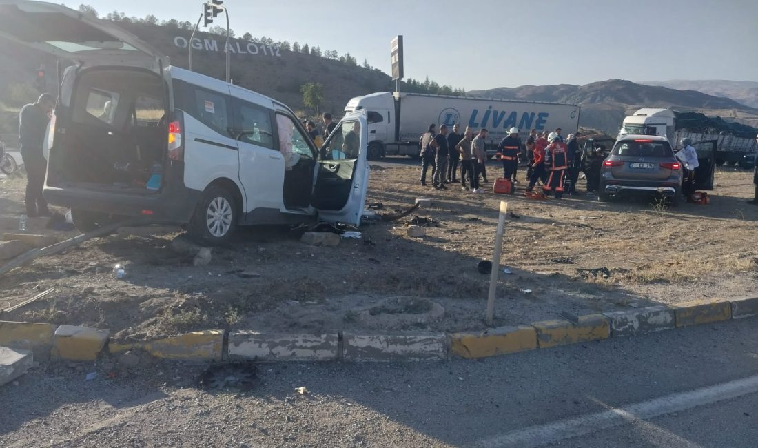 KIRIKKALE (AA) – Kırıkkale'de otomobil ile hafif ticari aracın çarpışması