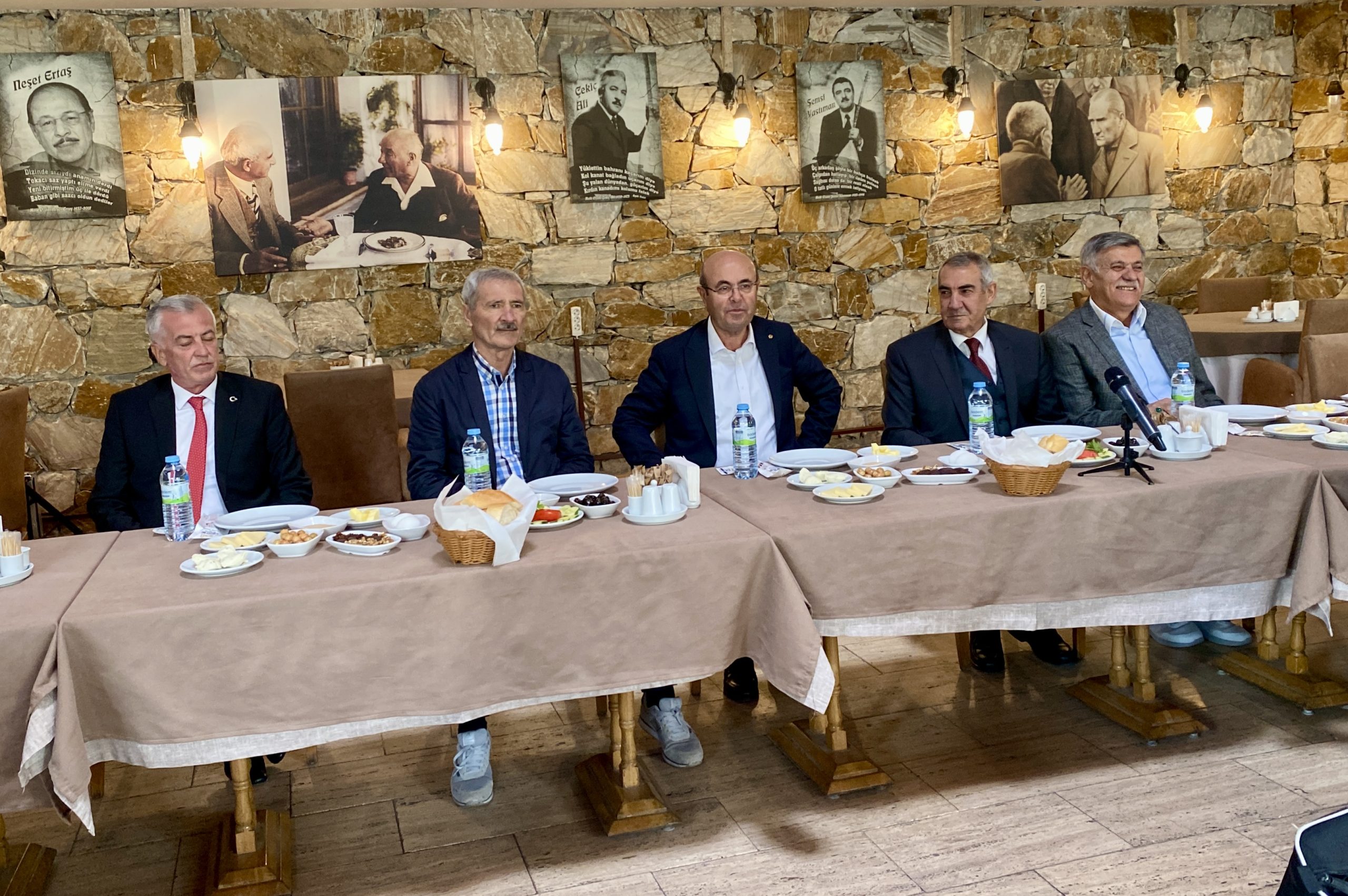 KIRŞEHİR (AA) – Kırşehir Belediye Başkanı Selahattin Ekicioğlu, kentteki basın