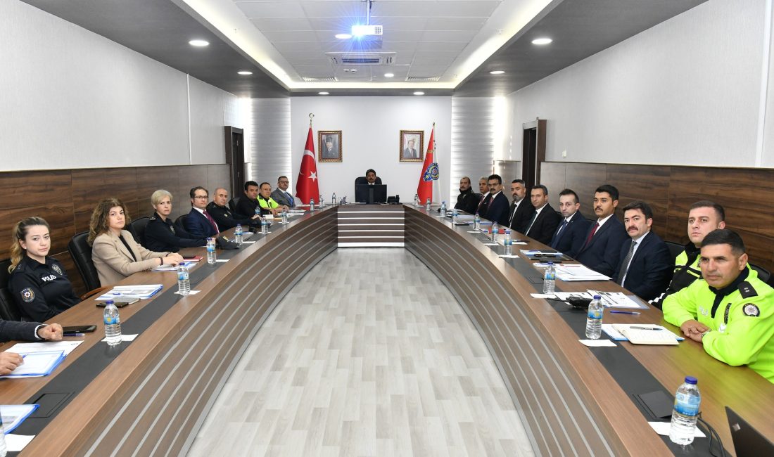 KIRŞEHİR (AA) – Kırşehir Valisi Murat Sefa Demiryürek, jandarma ve