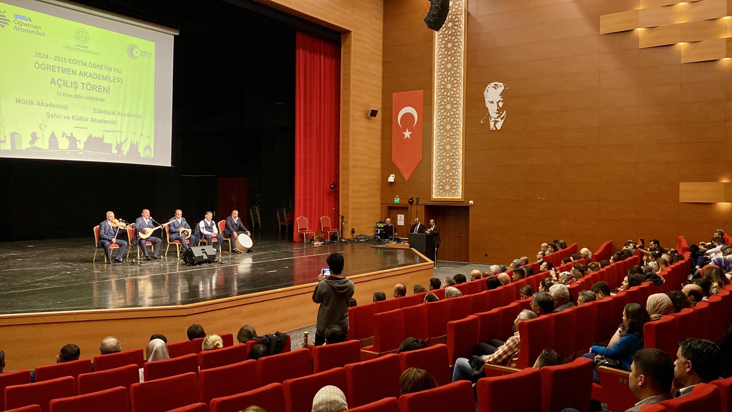 KIRŞEHİR (AA) – Kırşehir Valisi Murat Sefa Demiryürek, Milli Eğitim