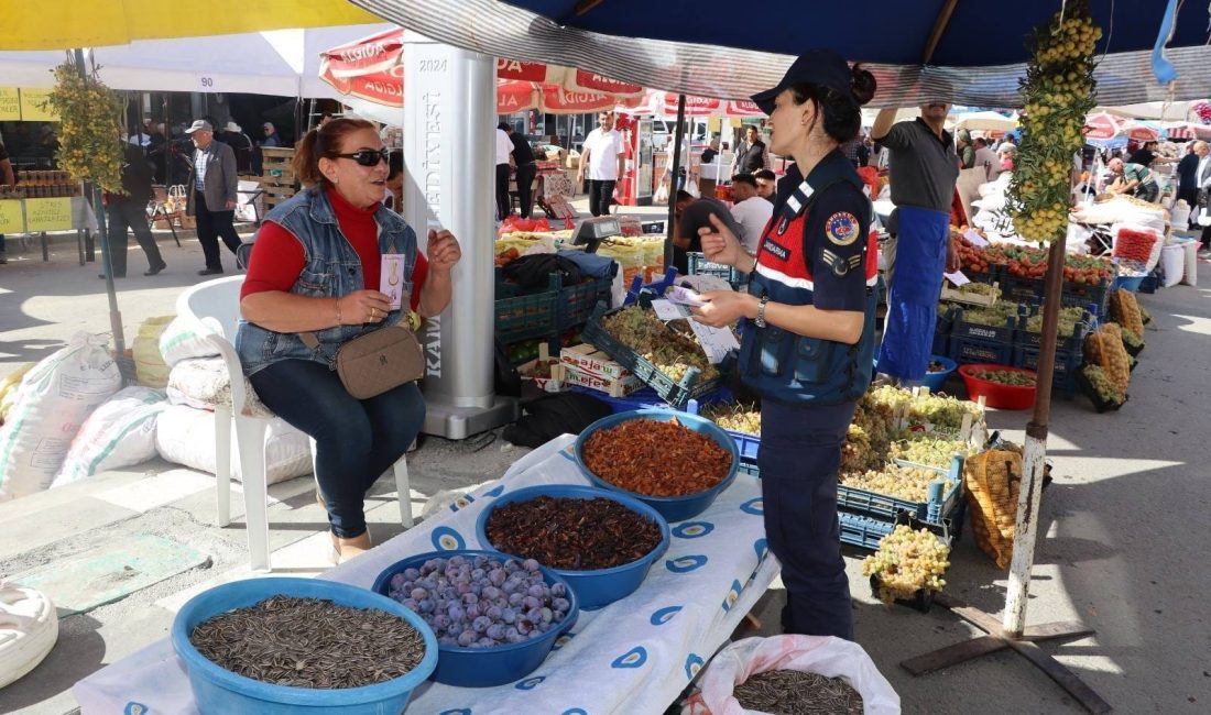 KIRŞEHİR (AA) – Kırşehir İl Jandarma Komutanlığı ekipleri, pazar yerinde