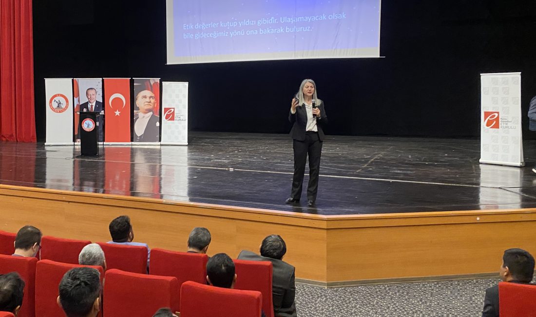 KIRŞEHİR (AA) – Kamu Görevlileri Etik Kurulu Başkanı Zerrin Güngör,