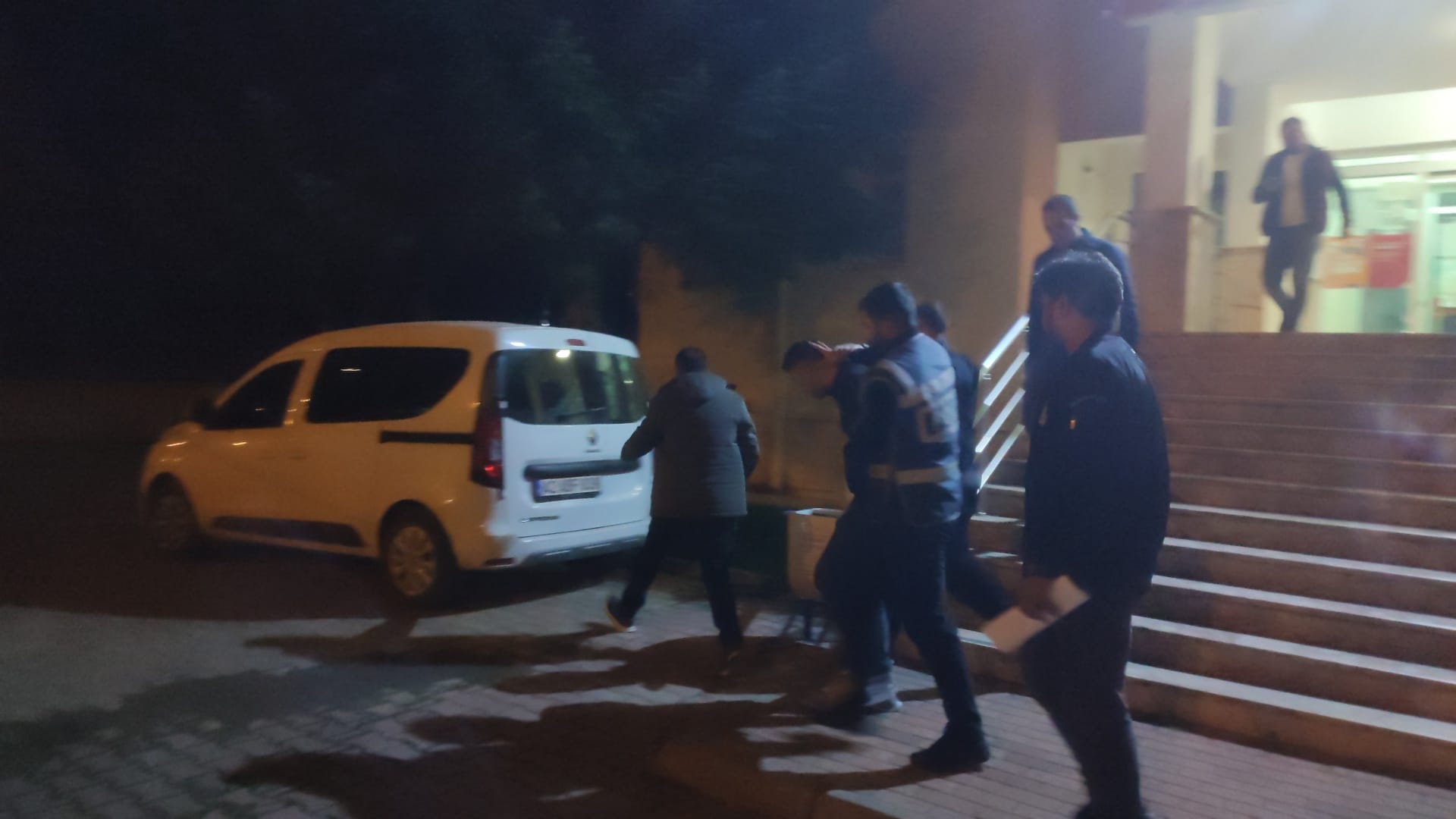 KONYA (AA) – Konya'nın Seydişehir ilçesinde dün bir apartmanın önünde