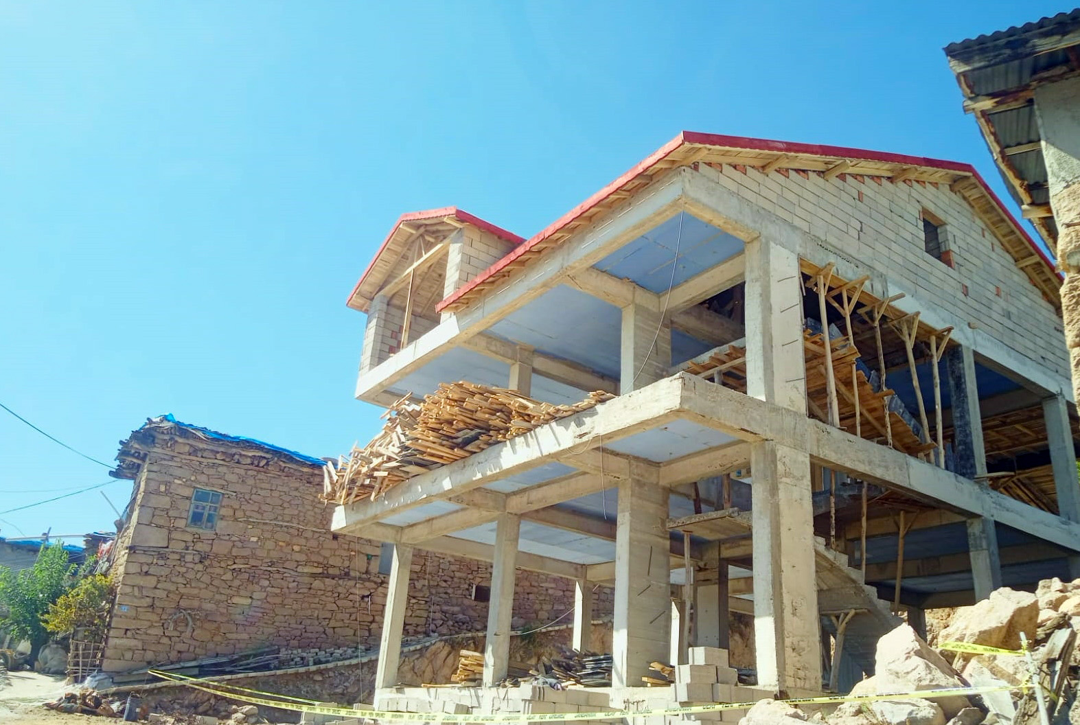 KONYA (AA) – Konya’nın Seydişehir ilçesinde çalıştığı inşaatın terasından düşen