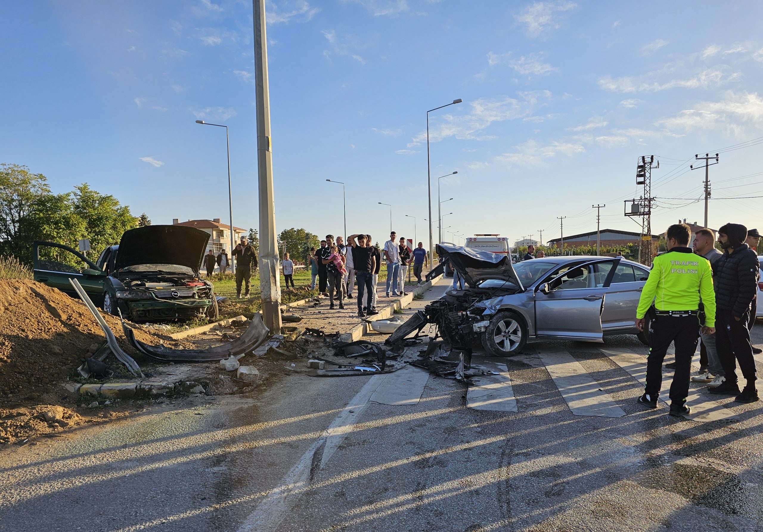 KONYA (AA) – Konya'nın Kulu ilçesinde iki otomobilin çarpışması sonucu