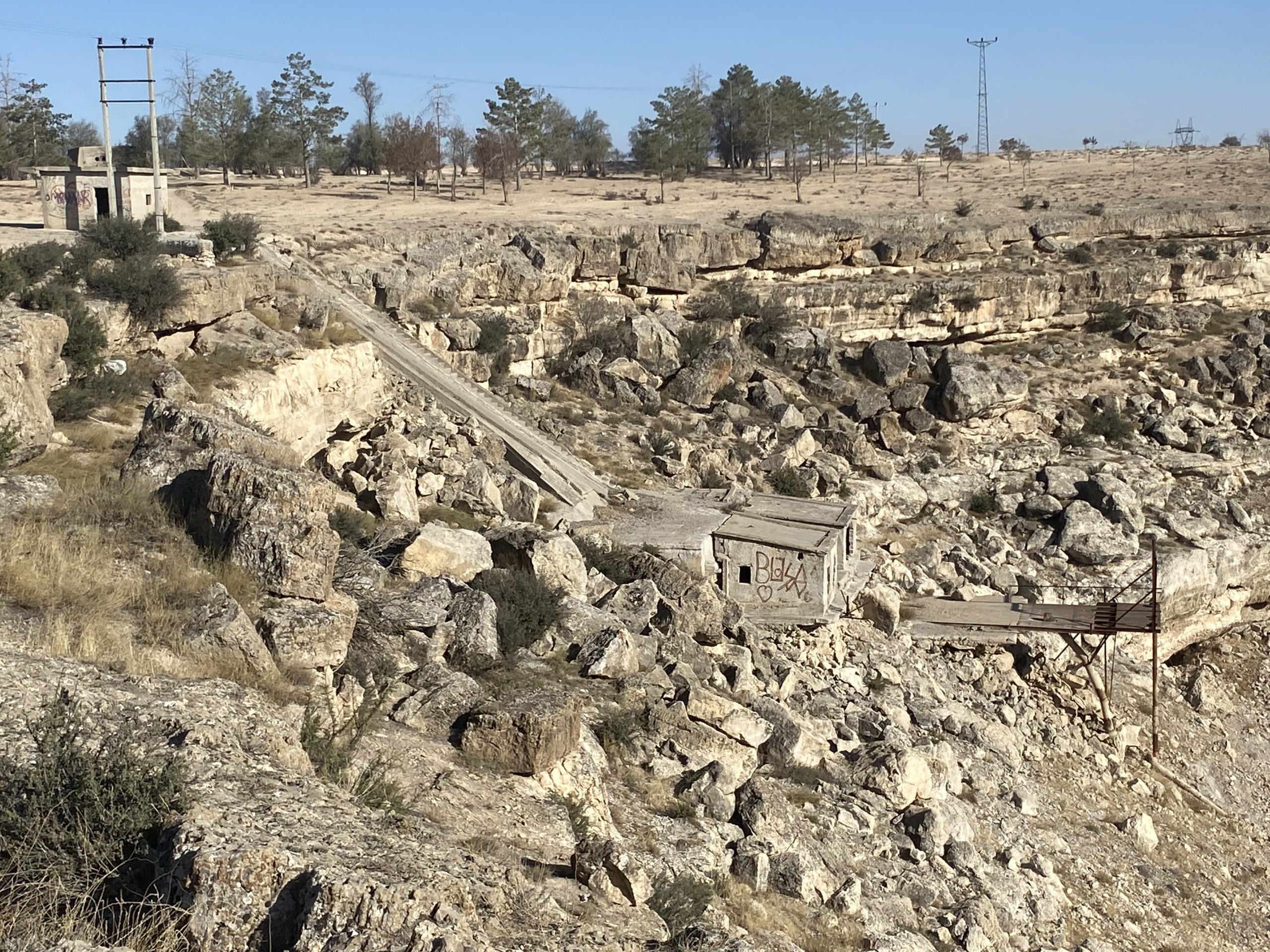 - Çumra ilçesinde 325 metre yüzey çapı ve jeolojik yapısıyla