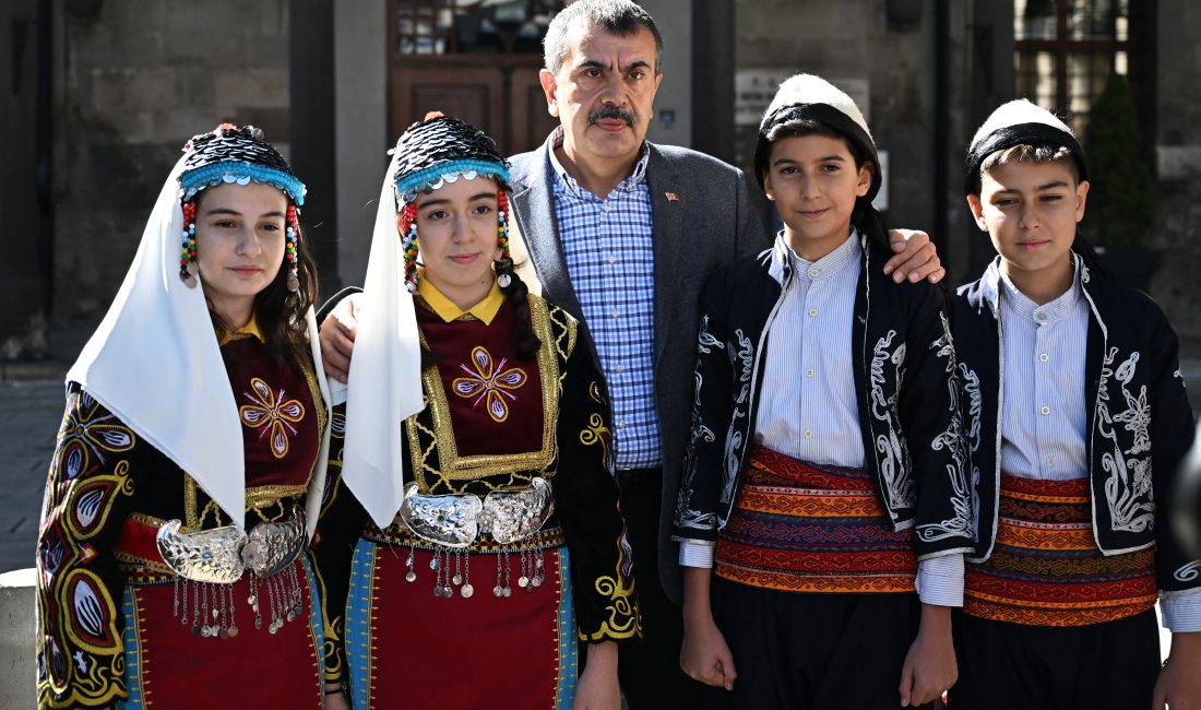 KAYSERİ (AA) – Milli Eğitim Bakanı Yusuf Tekin, Kayseri'de "Öğretmenler