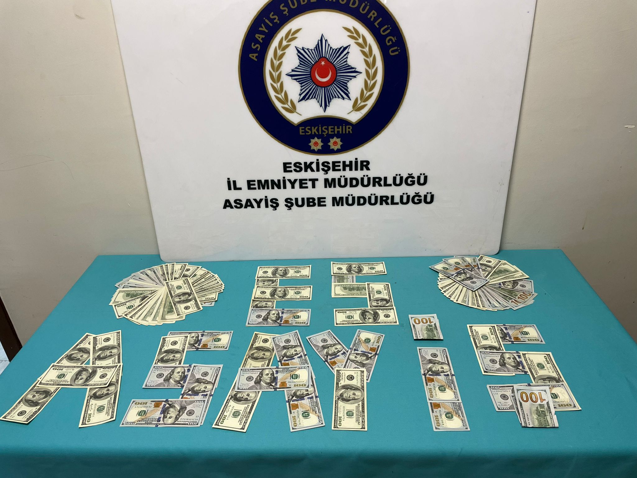 ESKİŞEHİR (AA) – Eskişehir'in Mahmudiye ilçesinde kendilerini Milli İstihbarat Teşkilatı