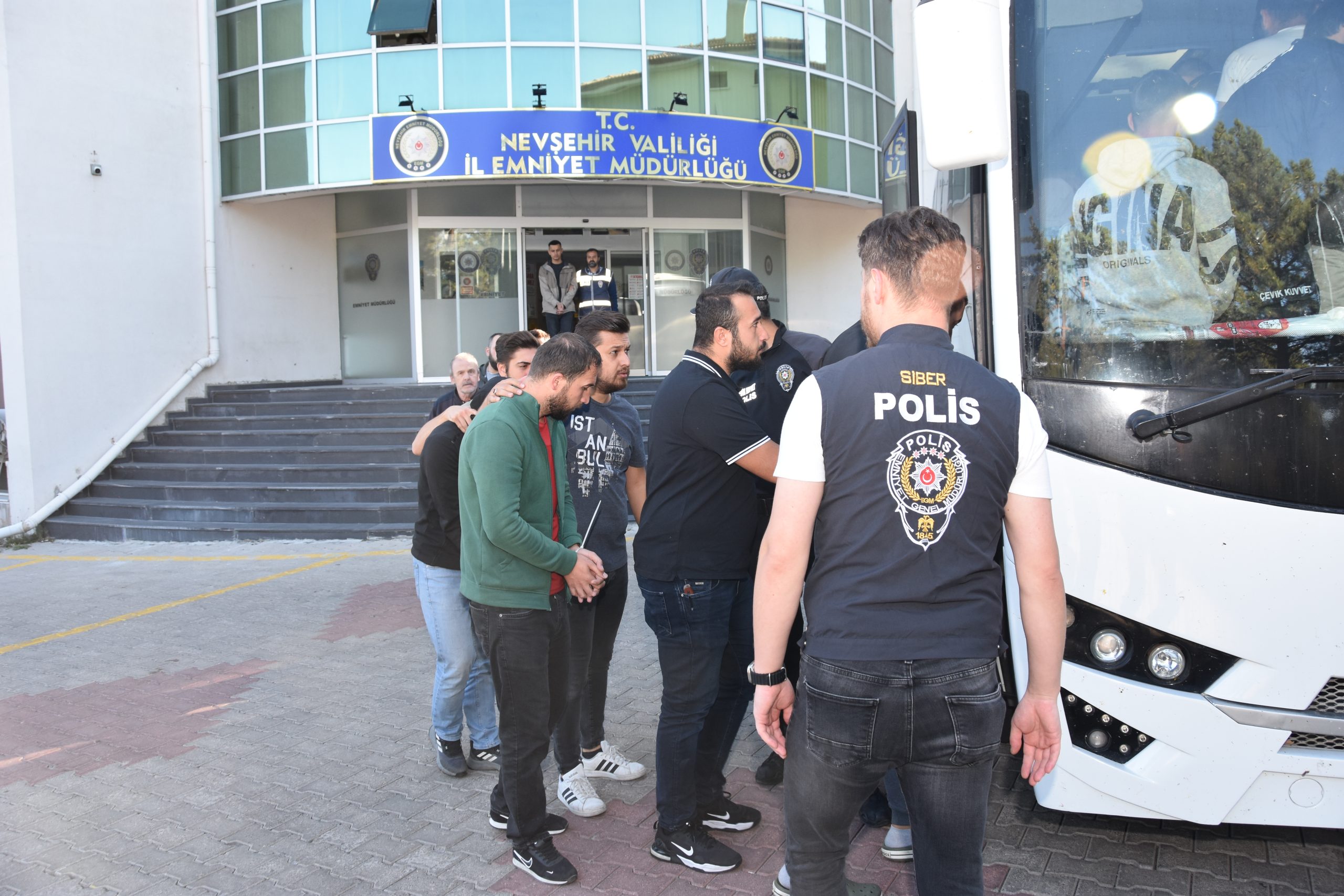 - 1500'den fazla kişinin dolandırıldığı olayda para hacminin 1 milyar
