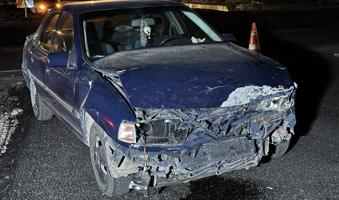 NEVŞEHİR (AA) – Nevşehir'in Acıgöl ilçesinde 3 otomobilin karıştığı trafik