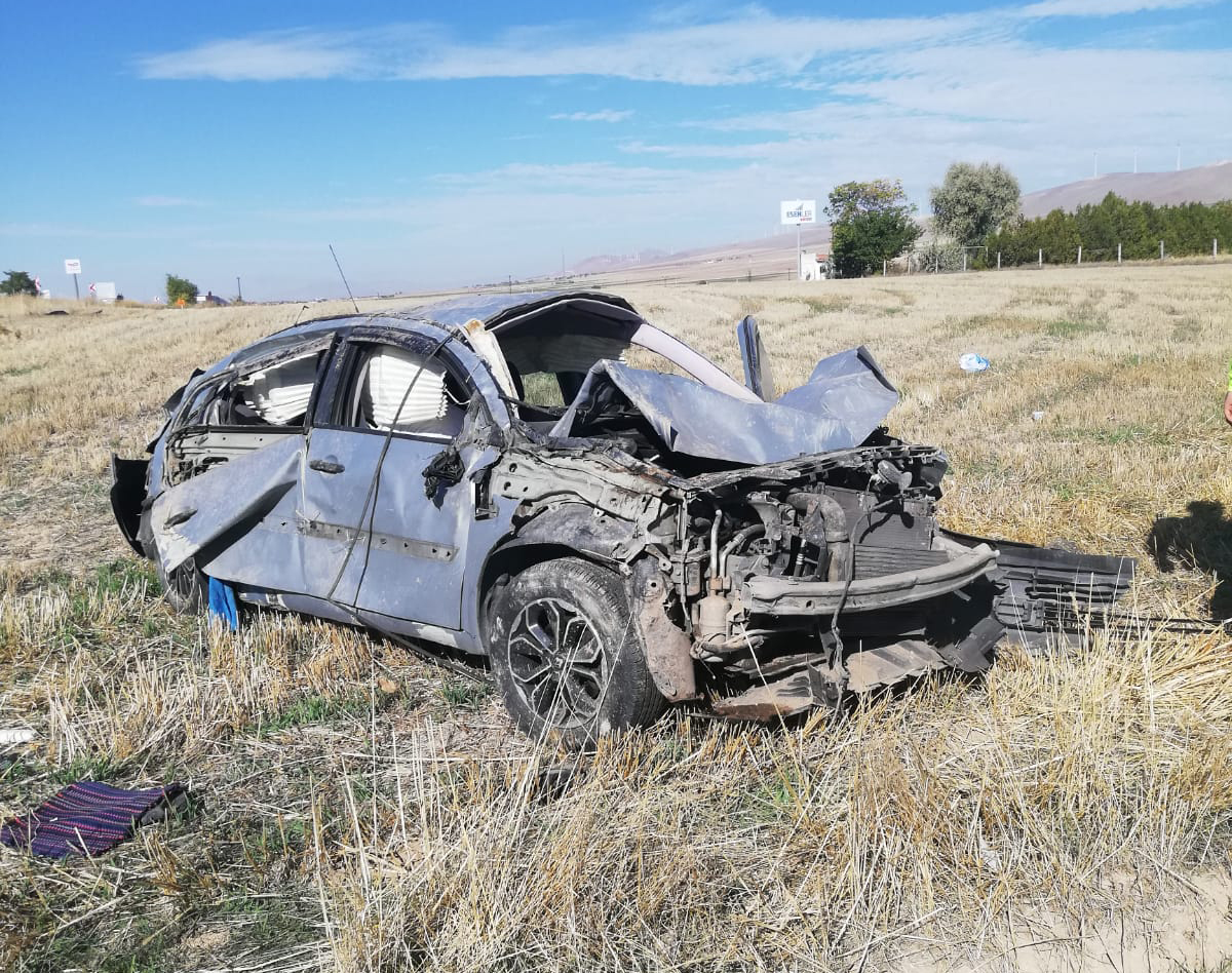 NEVŞEHİR (AA) – Nevşehir'de otomobilin devrilmesi sonucu 2 kişi öldü,