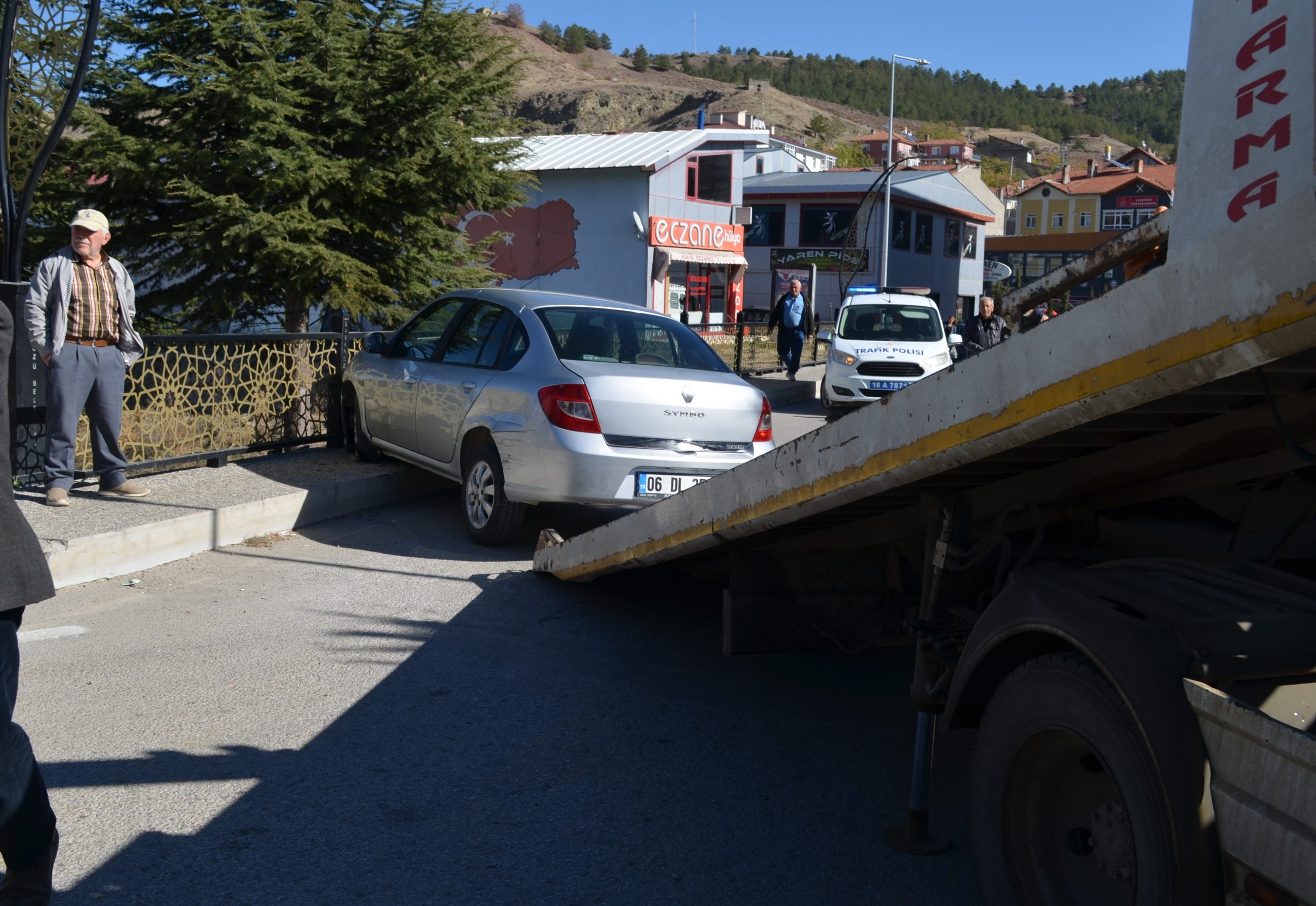 ÇANKIRI (AA) – Çankırı'nın Şabanözü ilçesinde iki otomobilin çarpışması sonucu