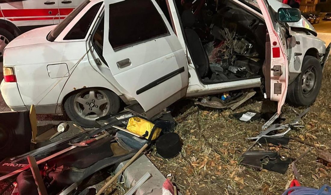 SİVAS (AA) – Sivas'ta otomobilin elektrik direğine çarpması sonucu 2