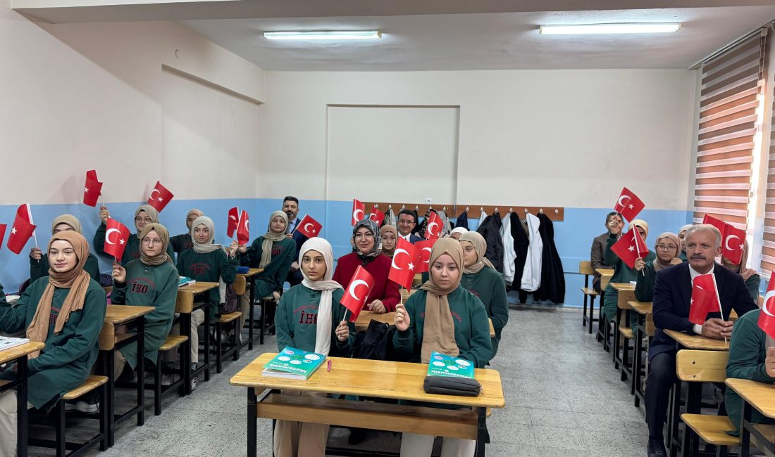 SİVAS (AA) – Sivas'ta, 29 Cumhuriyet Bayramı kutlamaları kapsamında öğrenciler,