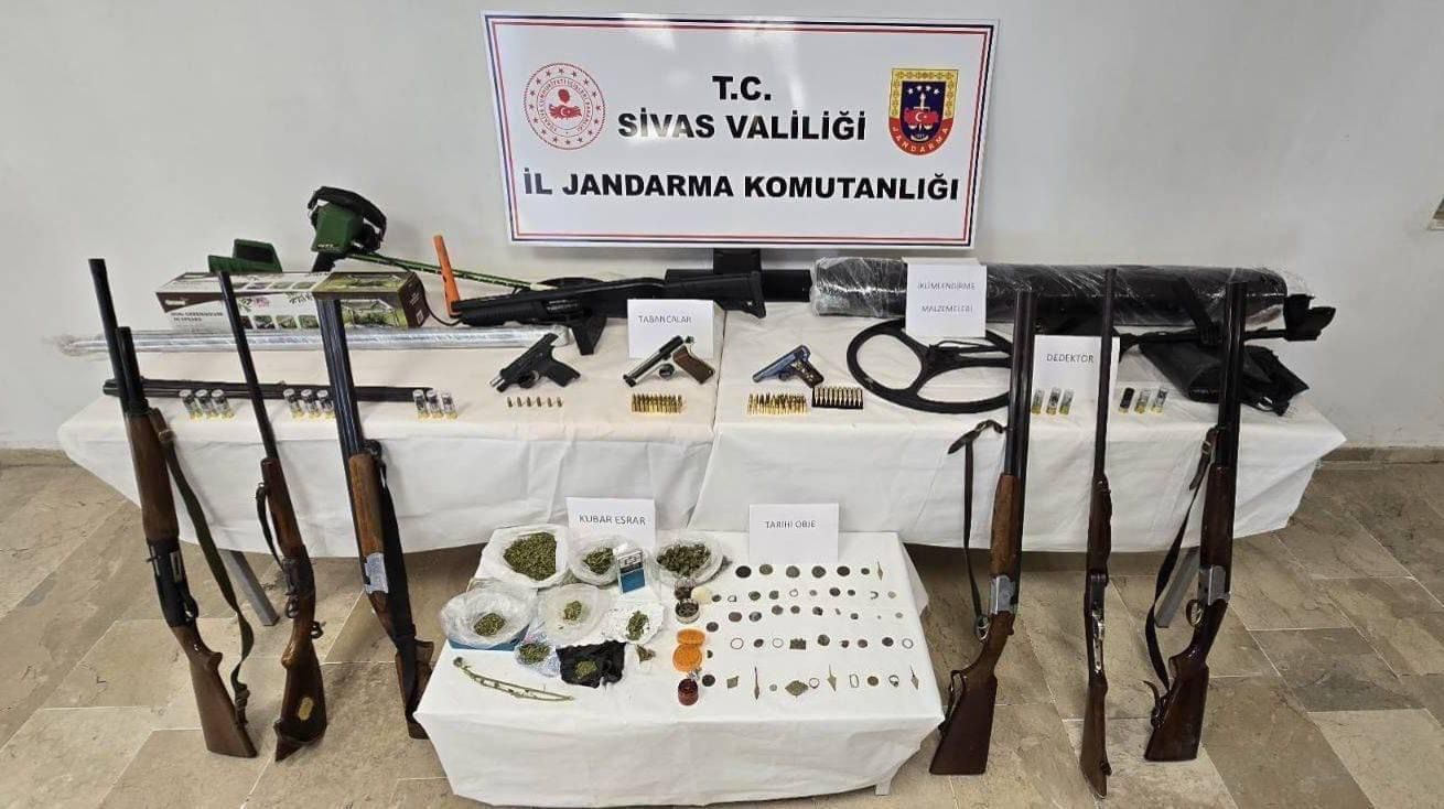 SİVAS (AA) – Sivas'ın İmranlı ilçesinde jandarma ekiplerince gerçekleştirilen uyuşturucu