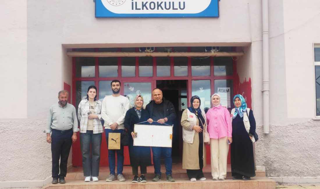 YOZGAT (AA) – Sorgun Şefkat Eli İnsani Yardım Derneği yetkilileri,