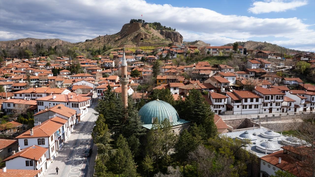Hemen hemen herkesin bir şekilde yolu Çankırı’ya düşmüştür yahut Çankırılıdır.