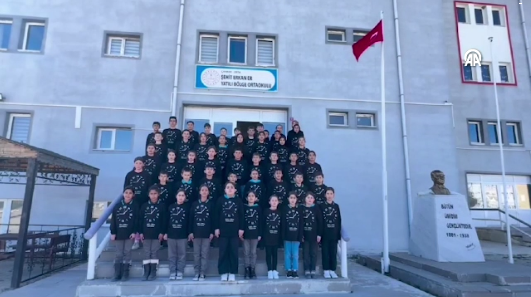 ÇANKIRI (AA) – Çankırı’nın Orta ilçesinde öğrenciler, “Gençliğe Hitabe” klibi