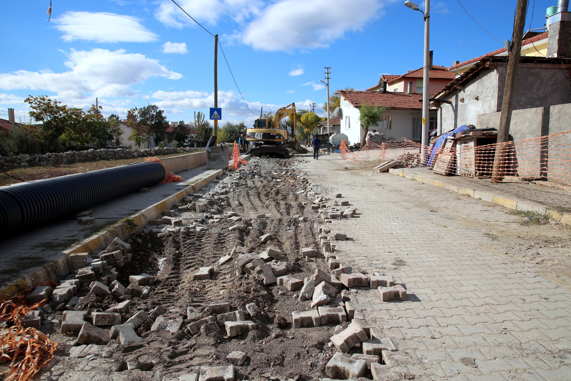 Esentepe Şehit Yüksel Kapdan İlkokulunun yoğun yağışlarda biriken yağmur suyu