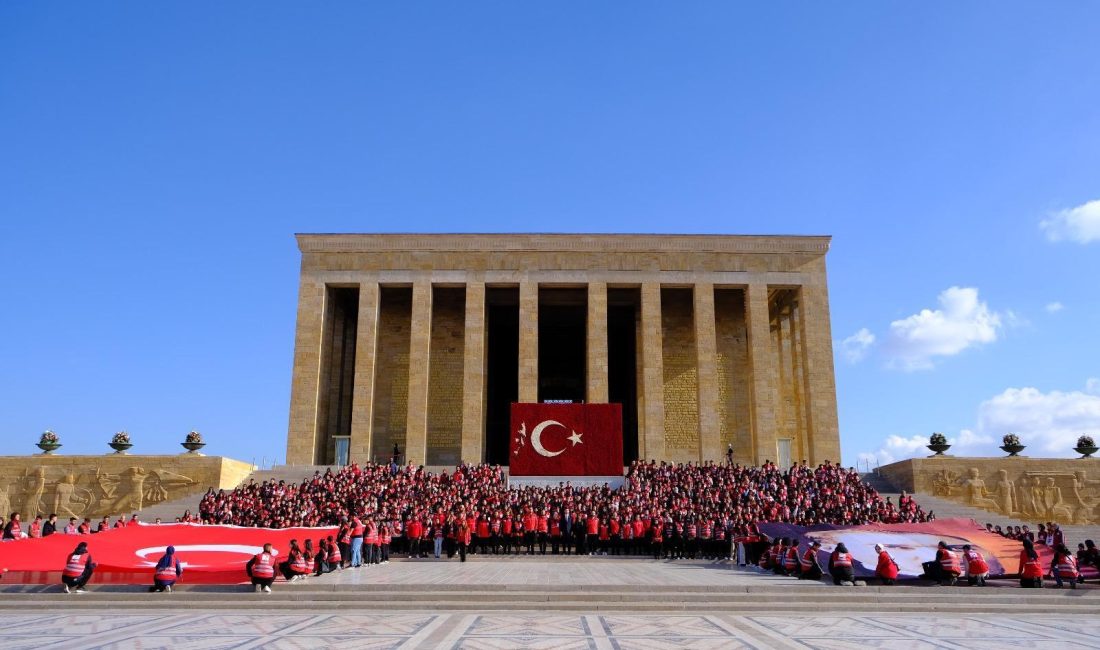 Türk Kızılayı genel merkezi ve Türkiye genelinde tüm şubeleri tarafından