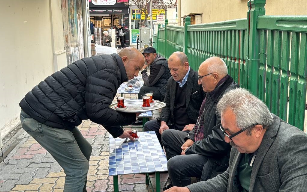 AKSARAY (AA) – Aksaray'da yaşayan Tamer Koç, küçük yaşlarda babasından