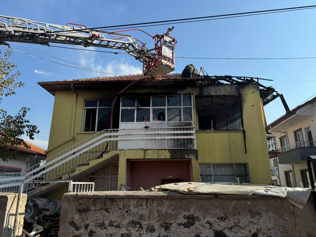 AKSARAY (AA) – Aksaray'da iki katlı evde çıkan yangında dumandan