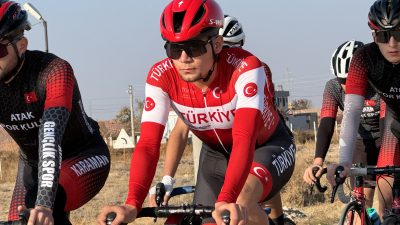 KARAMAN (AA) – HARUN REŞİT YILDIKO – Bulgaristan'ın Plovdiv Velodromu'nda