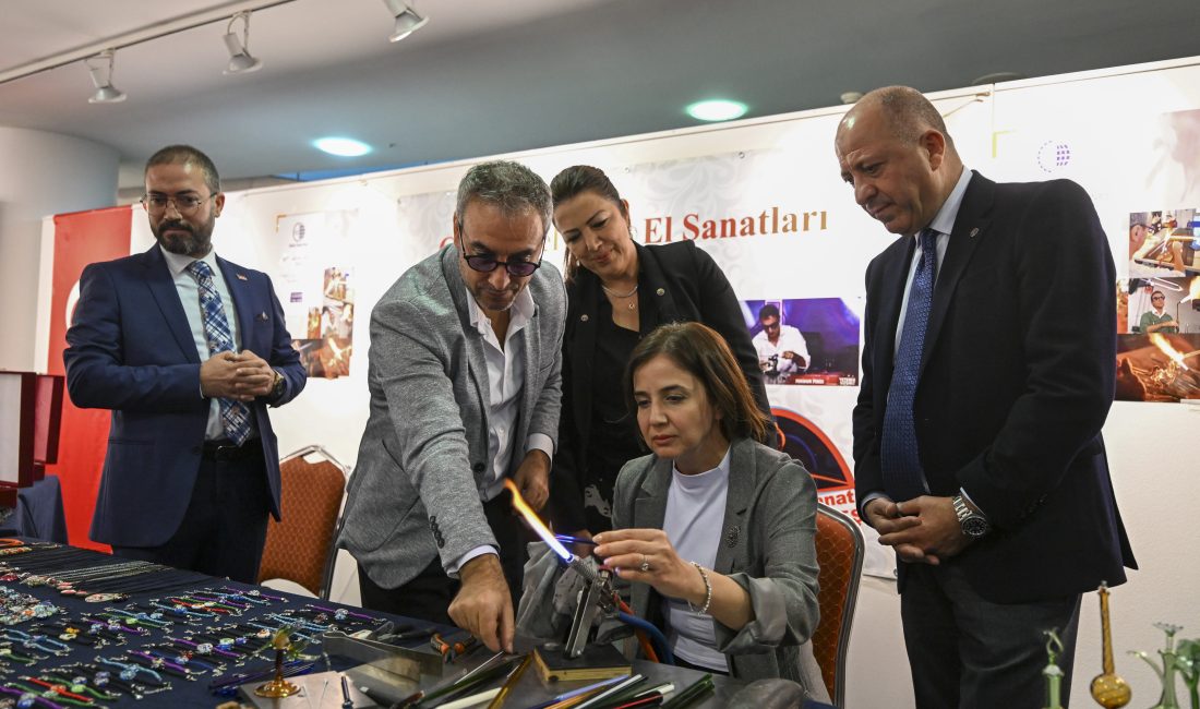 ANKARA (AA) – Cam ve cam üfleme sanatından örneklerin yer