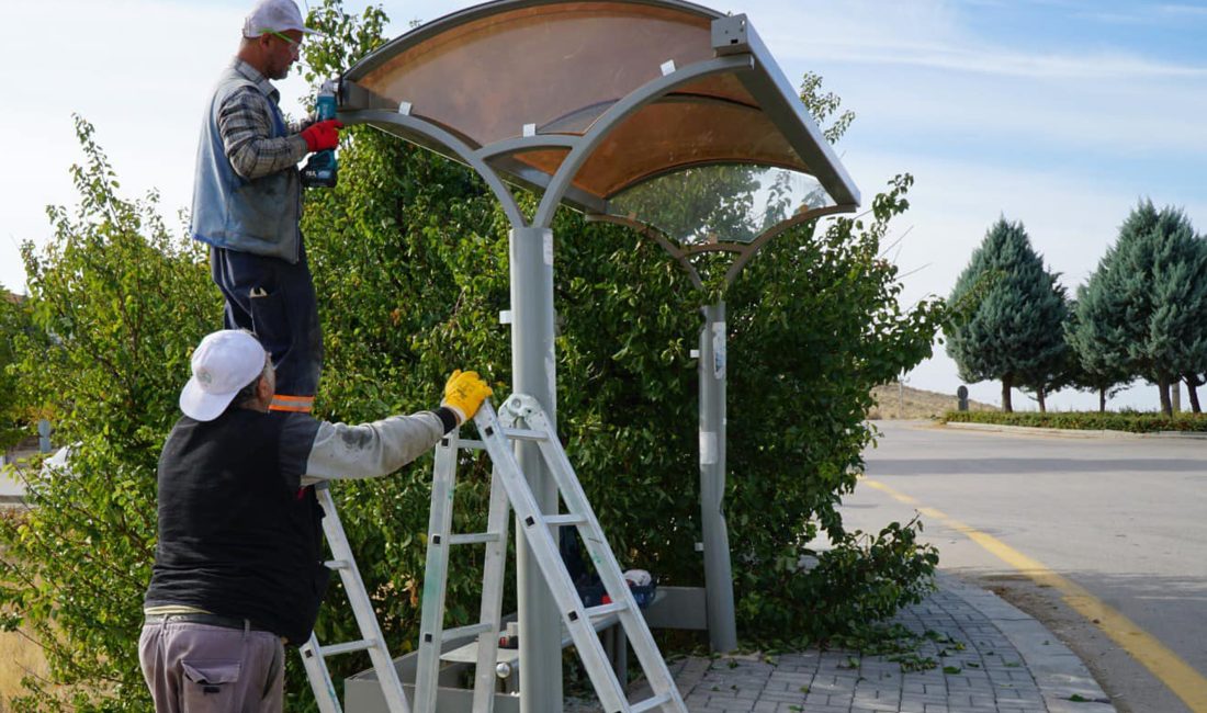 ANKARA (AA) – Ankara'nın Beypazarı ilçesinde deforme olan duraklar yenilendi.