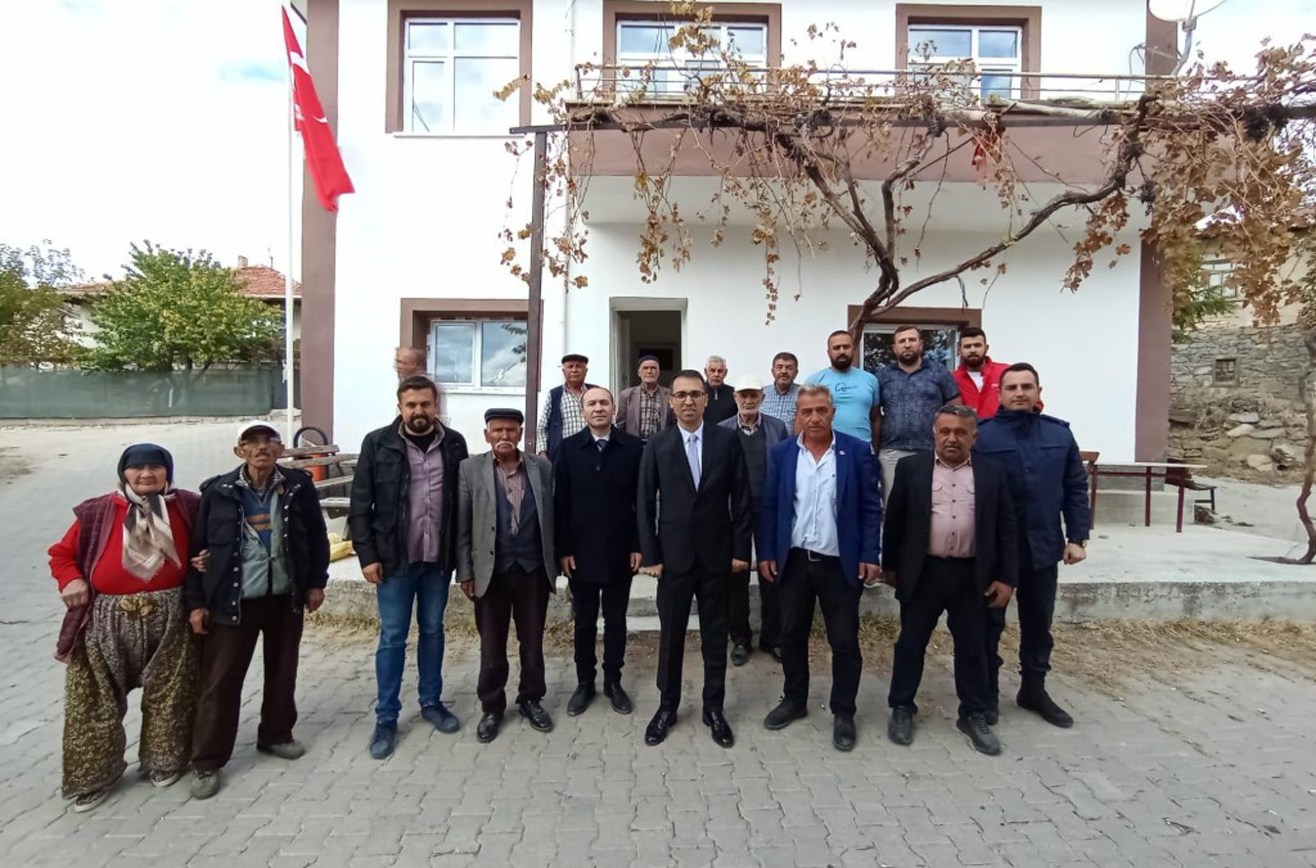 ANKARA (AA) – Beypazarı Kaymakamı Vedat Yılmaz, ilçede ziyaretlerini sürdürdü.