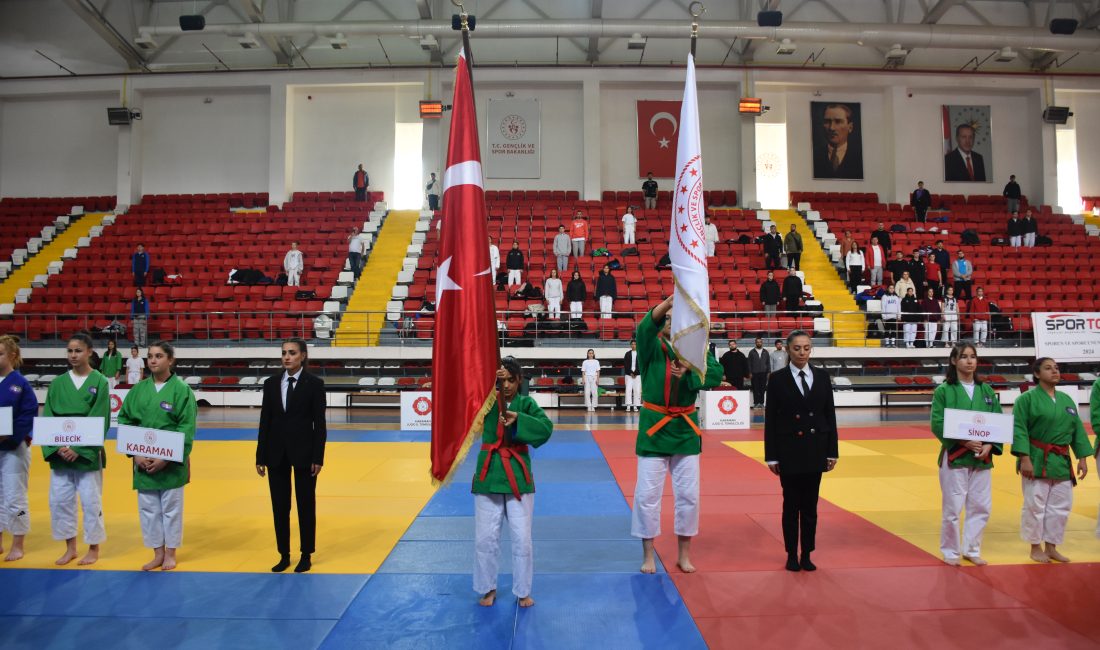 KARAMAN (AA) – Karaman'da düzenlenen Büyükler Takım Kuraş Türkiye Şampiyonası