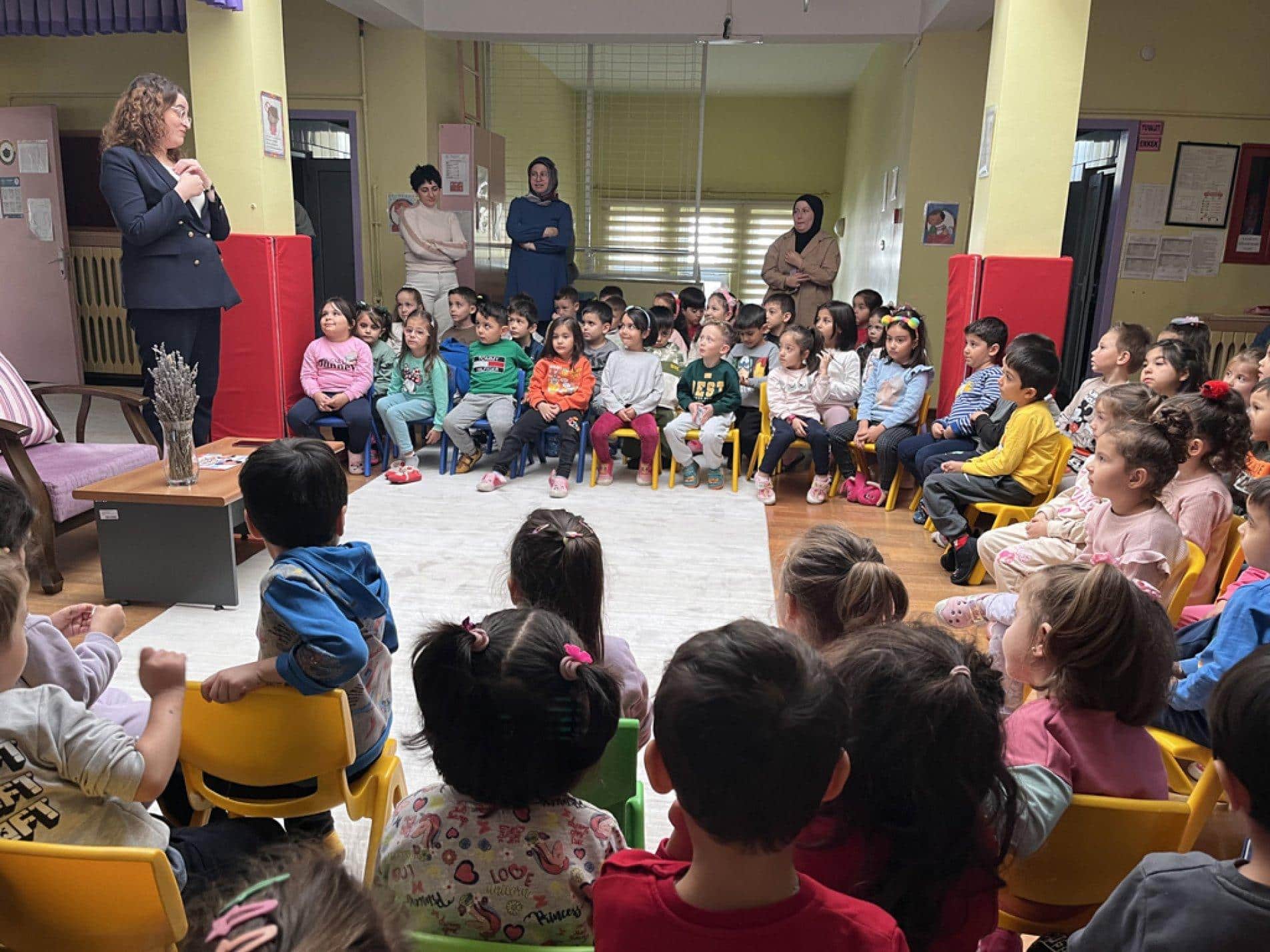 ÇANKIRI (AA) – Çankırı'da anaokulu öğrencileri, çocuk kitabı yazarı Betül