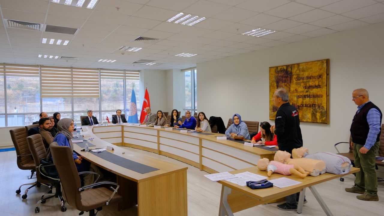 ÇANKIRI (AA) – Çankırı'da öğretmenlere yönelik ilk yardım eğitimi gerçekleştirildi.
