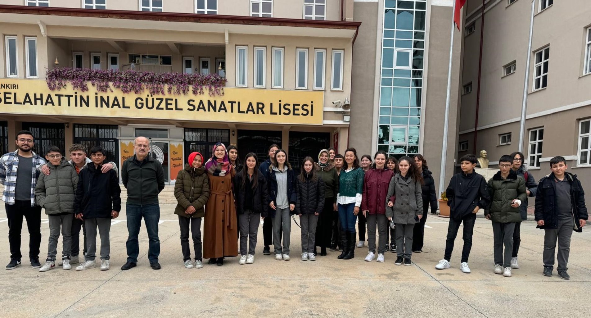 ÇANKIRI (AA) – Eldivan Şehit Üsteğmen Yılmaz Gülhan Ortaokulu öğrencileri,