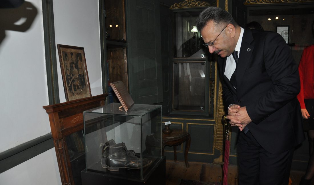 ESKİŞEHİR (AA) – Eskişehir Valisi Hüseyin Aksoy, 10 Kasım Atatürk'ü