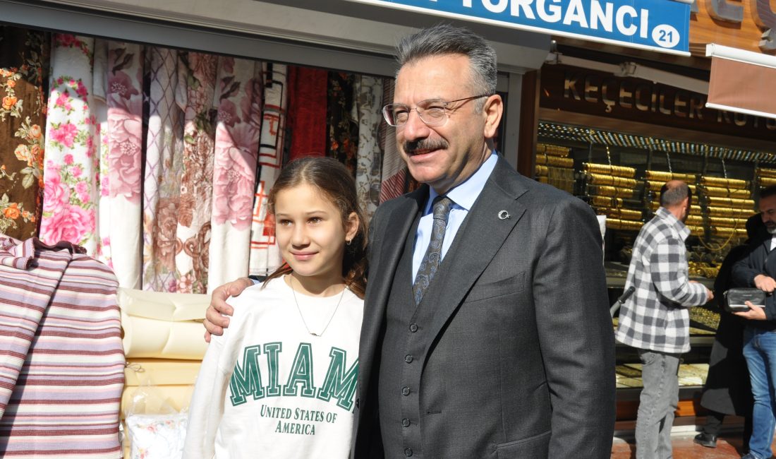 ESKİŞEHİR (AA) – Eskişehir Valisi Hüseyin Aksoy, Odunpazarı ilçesinde esnaf