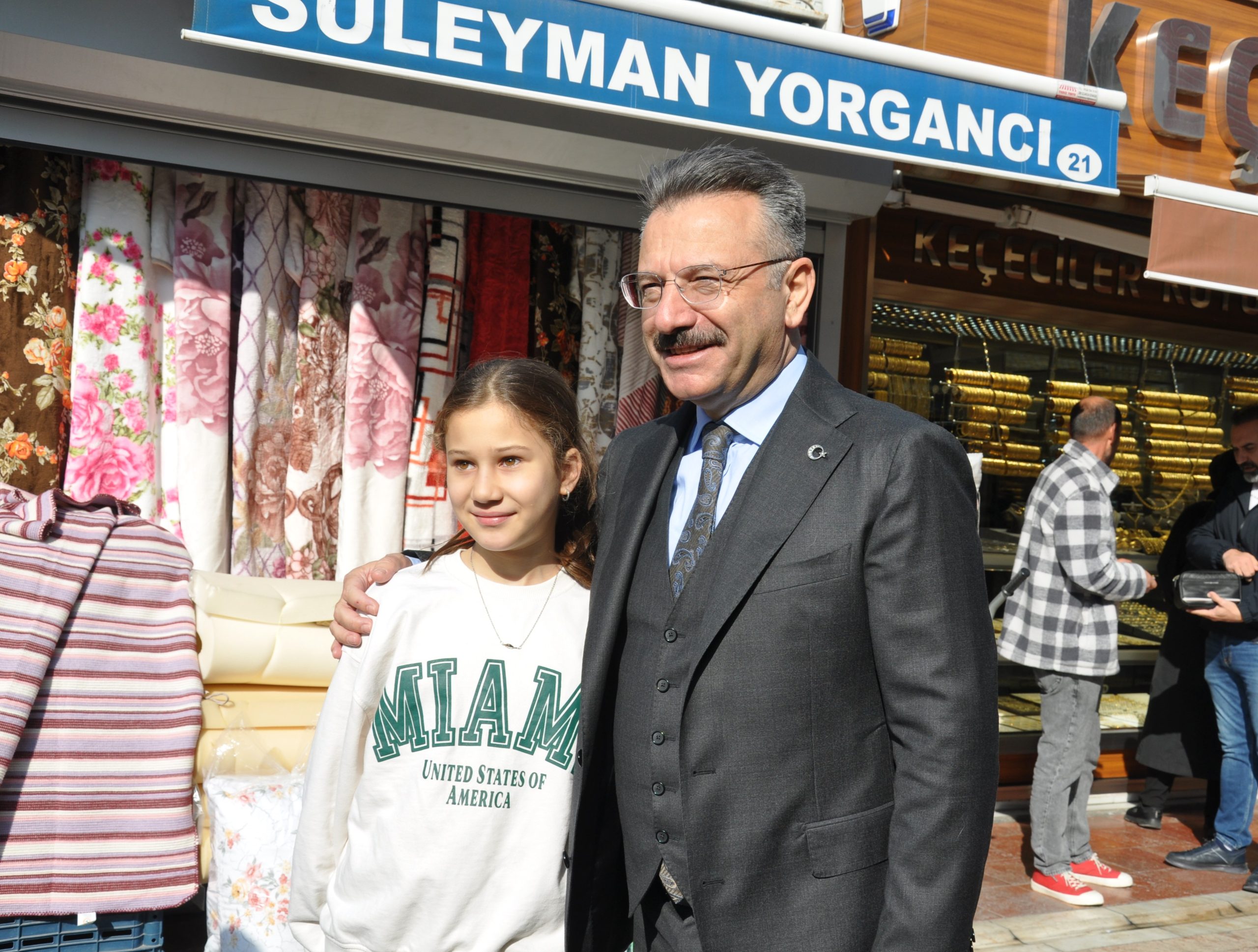 ESKİŞEHİR (AA) – Eskişehir Valisi Hüseyin Aksoy, Odunpazarı ilçesinde esnaf