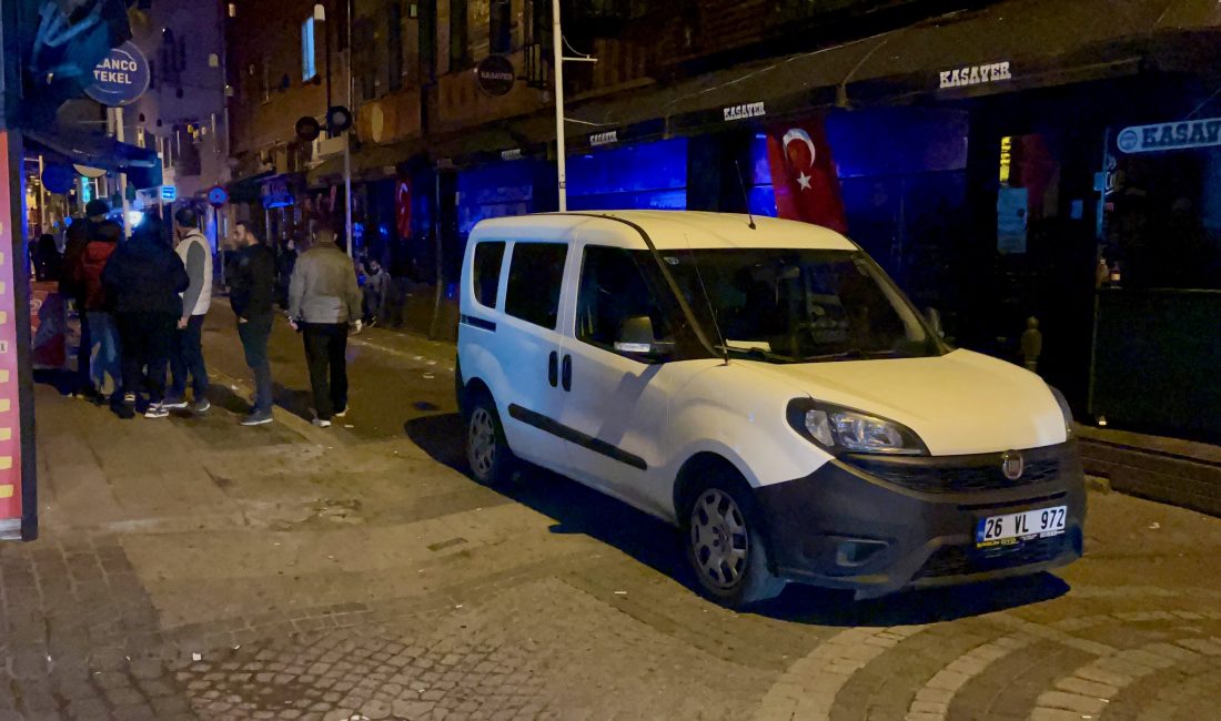 ESKİŞEHİR (AA) – Eskişehir'in Tepebaşı ilçesinde kar maskeli şüpheli, iki