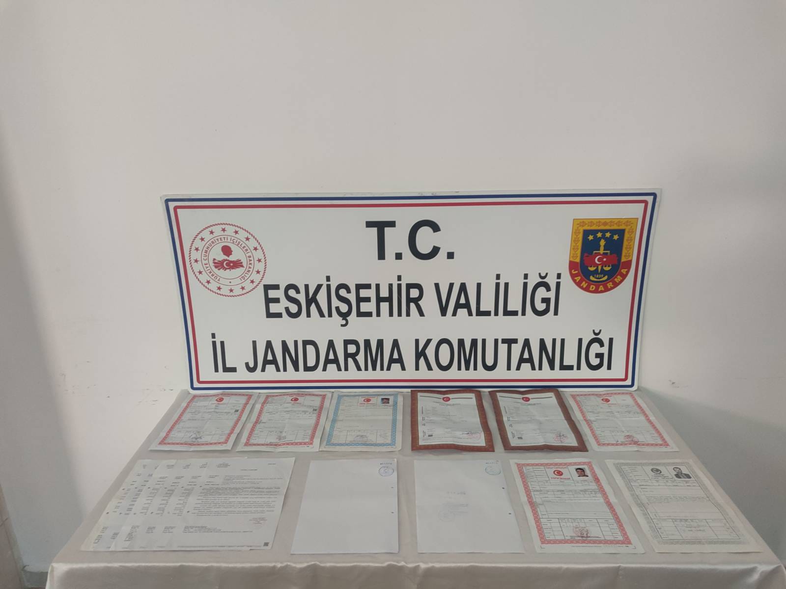 ESKİŞEHİR (AA) – Eskişehir'in Odunpazarı ve Seyitgazi ilçelerinde jandarma tarafından
