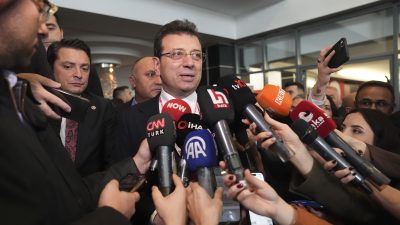 - "Yaklaşık 415 kahraman belediye başkanımız, onların yarattığı ekonomik krizde