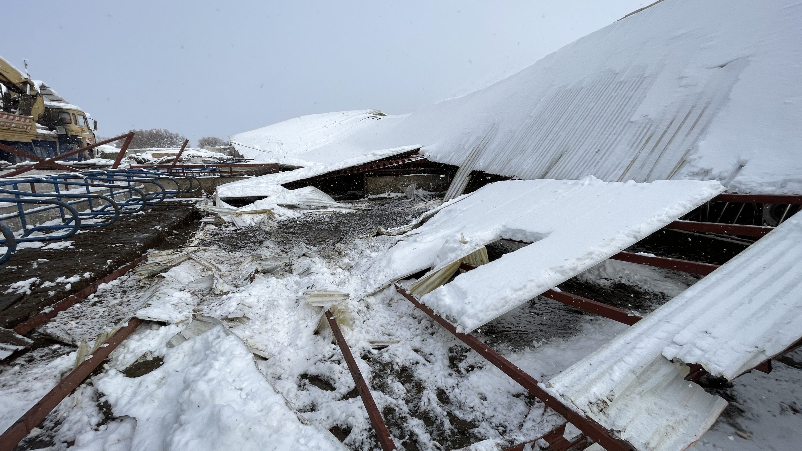 KAYSERİ (AA) – Kayseri'nin Melikgazi ilçesinde kar nedeniyle çatısı çöken