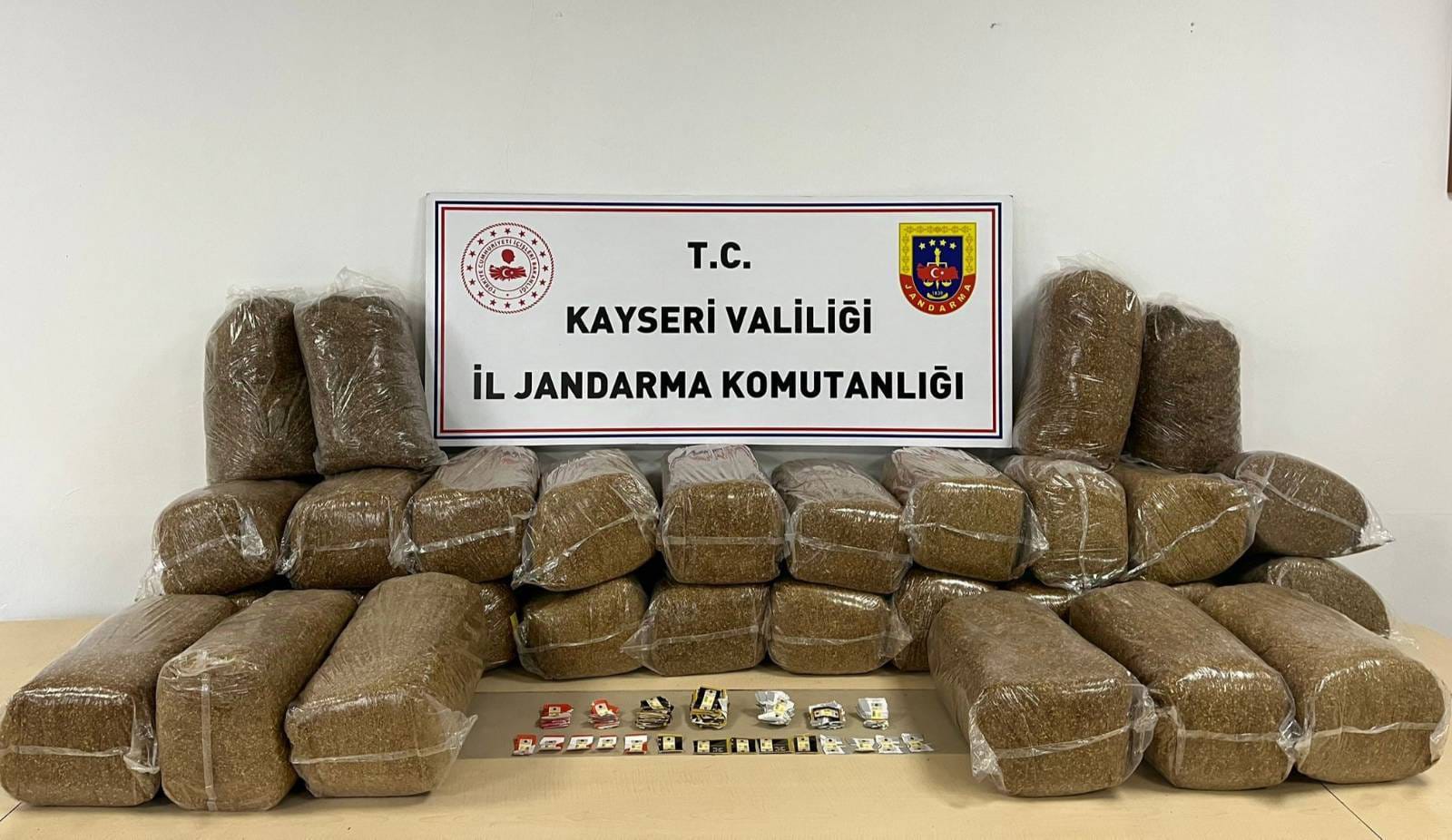 KAYSERİ (AA) – Kayseri'de iş yerinde kaçak tütün ele geçirilen